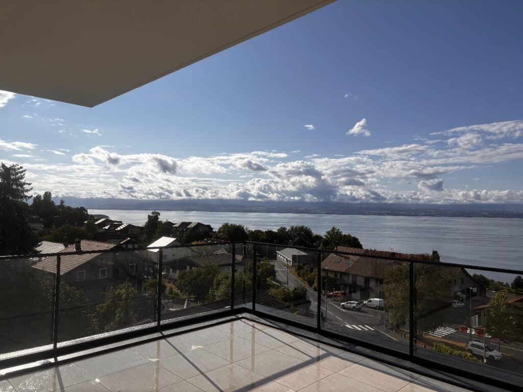 Evian-les-Bains — Située sur les hauteurs d’Évian-les-Bains, cette résidence à taille humaine, composée de seulement 1... — Miniature 2