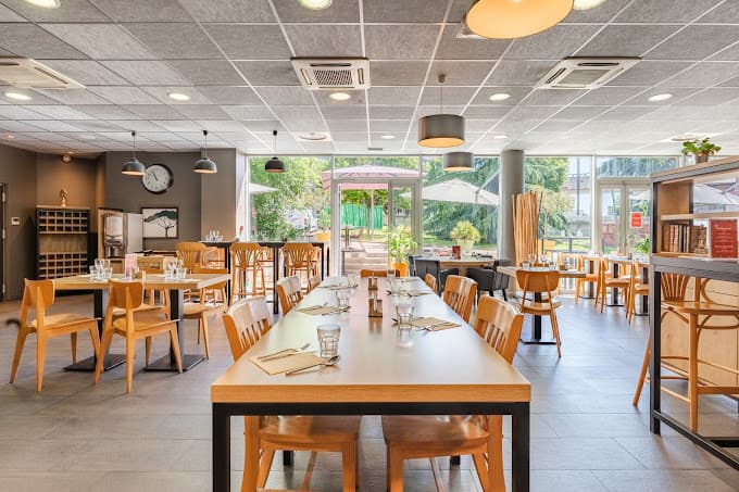 Caluire Et Cuire — À seulement 20 minutes en métro du centre-ville de Lyon, cette résidence propose des appartements co... — Photo 1