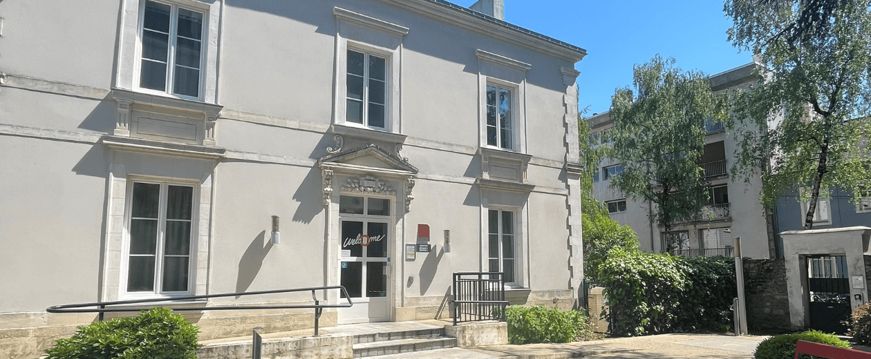 Nantes — Implantée dans le quartier dynamique de Hauts-Pavés-Saint-Félix, cette résidence propose une sélecti... — Photo 1