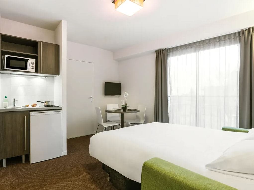 Nantes — Implantée dans le quartier dynamique de Hauts-Pavés-Saint-Félix, cette résidence propose une sélecti... — Miniature 6