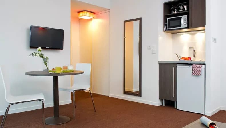 Nantes — Implantée dans le quartier dynamique de Hauts-Pavés-Saint-Félix, cette résidence propose une sélecti... — Miniature 7