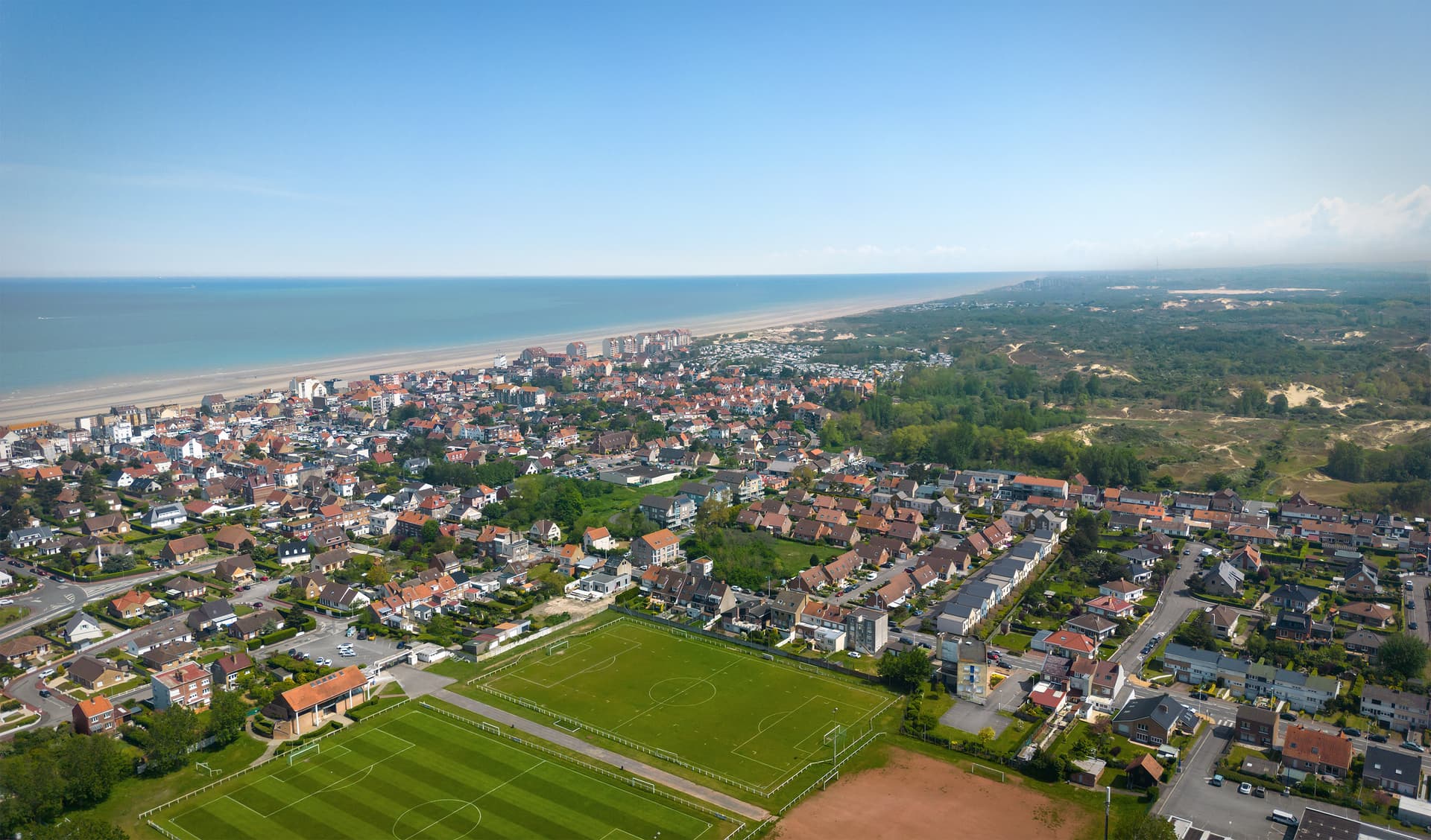 Bray-Dunes — Situé sur la côte d’Opale, le village de Bray-Dunes séduit par son cadre paisible en bord de mer. À ... — Miniature 7