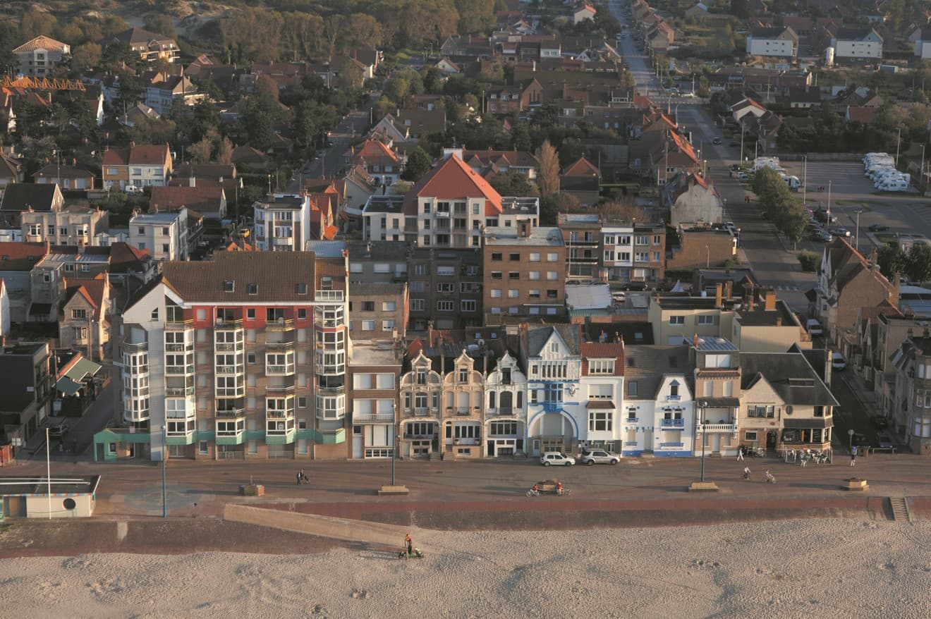 Bray-Dunes — Situé sur la côte d’Opale, le village de Bray-Dunes séduit par son cadre paisible en bord de mer. À ... — Miniature 12
