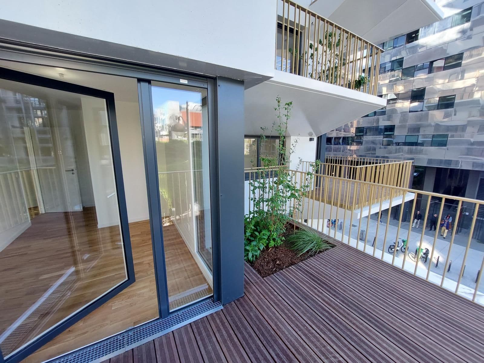 Paris — Située au cœur du 13ème arrondissement de Paris, cette résidence propose les derniers appartements d... — Miniature 15