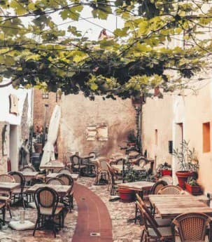 Eze — Située sur les hauteurs entre Nice et Monaco, cette résidence bénéficie d’un emplacement privilégié ... — Miniature 6