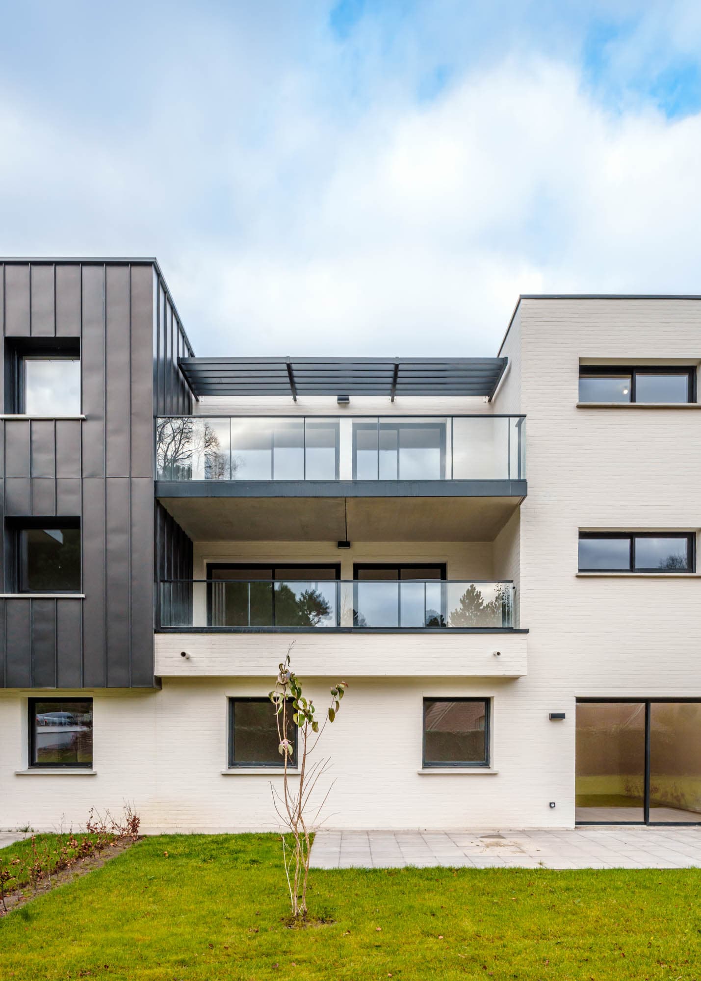 Croix — Située à moins de 10 kilomètres au nord-est de Lille, cette résidence à Croix bénéficie d’un cadre a... — Miniature 2