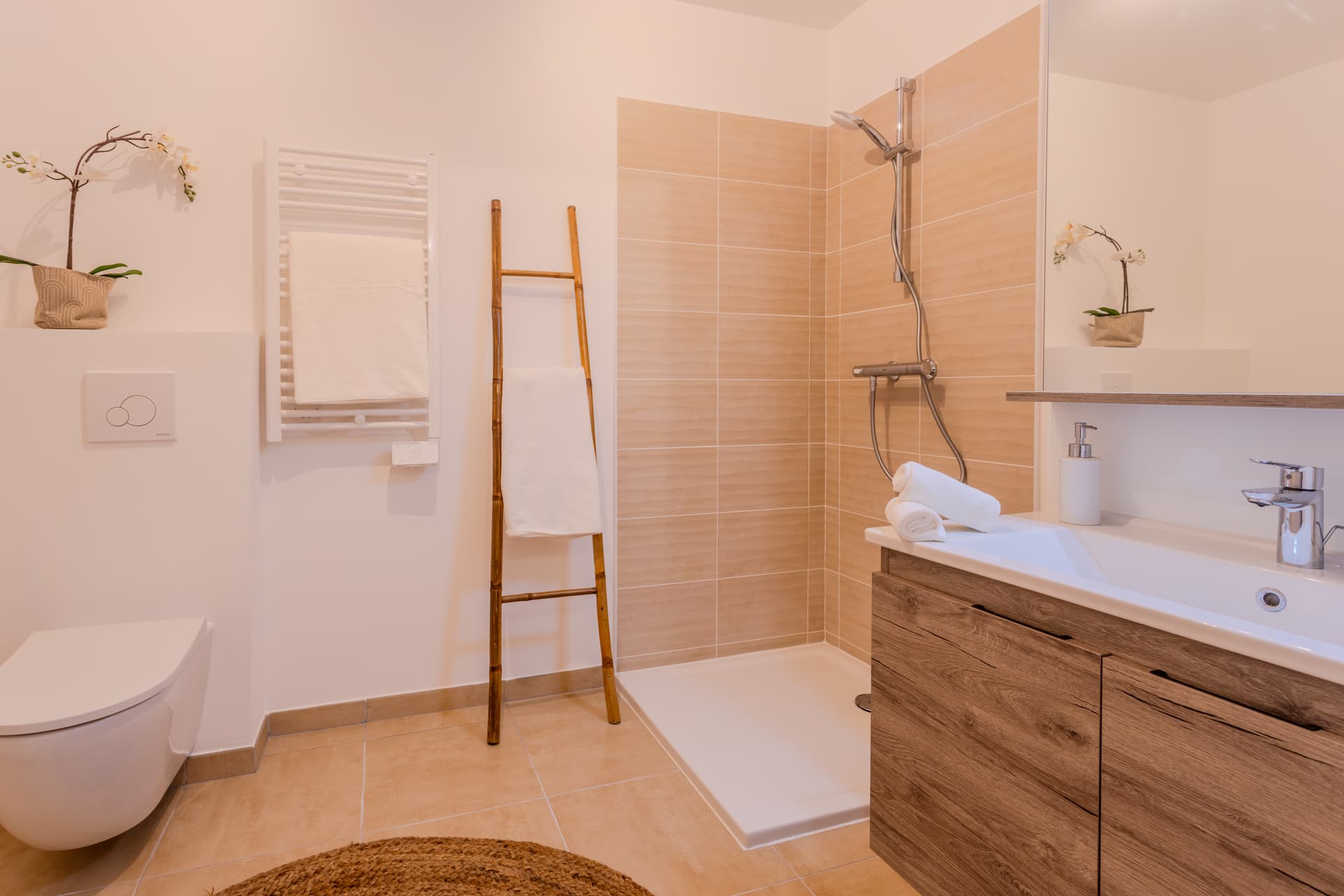 Nice — Située à l’est de Nice, à proximité du port et du campus universitaire Saint-Jean d’Angély, cette ré... — Miniature 8