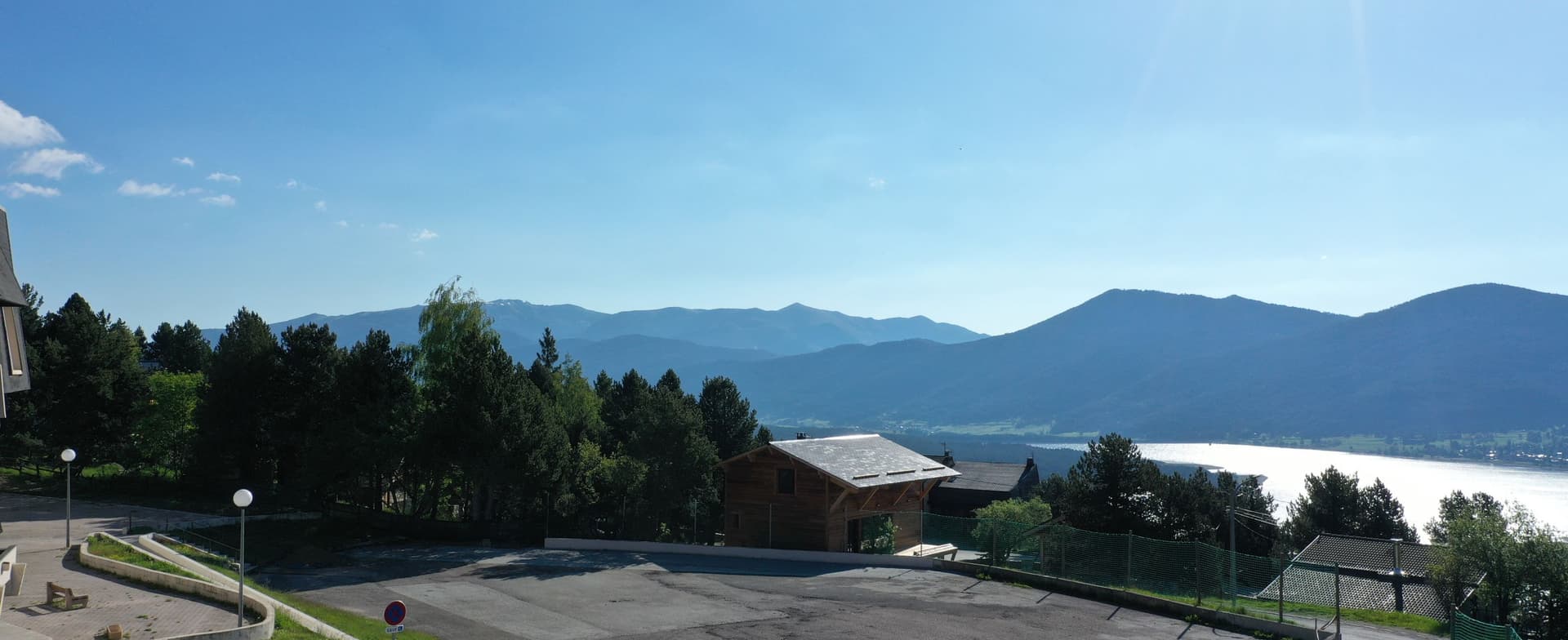 les Angles — Située au cœur de la station des Angles, cette nouvelle résidence s’intègre harmonieusement entre la... — Miniature 7