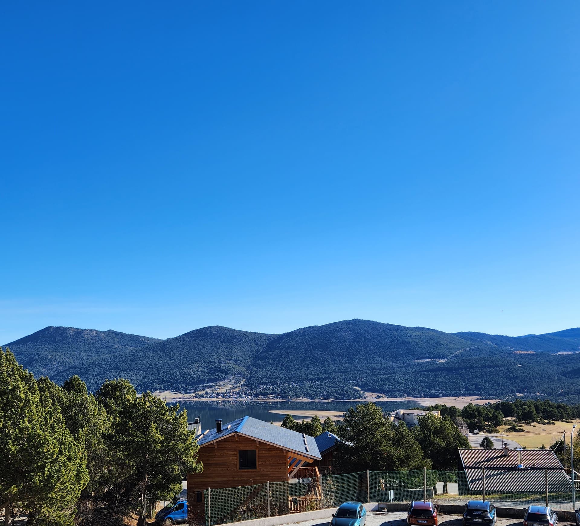 les Angles — Située au cœur de la station des Angles, cette nouvelle résidence s’intègre harmonieusement entre la... — Miniature 8