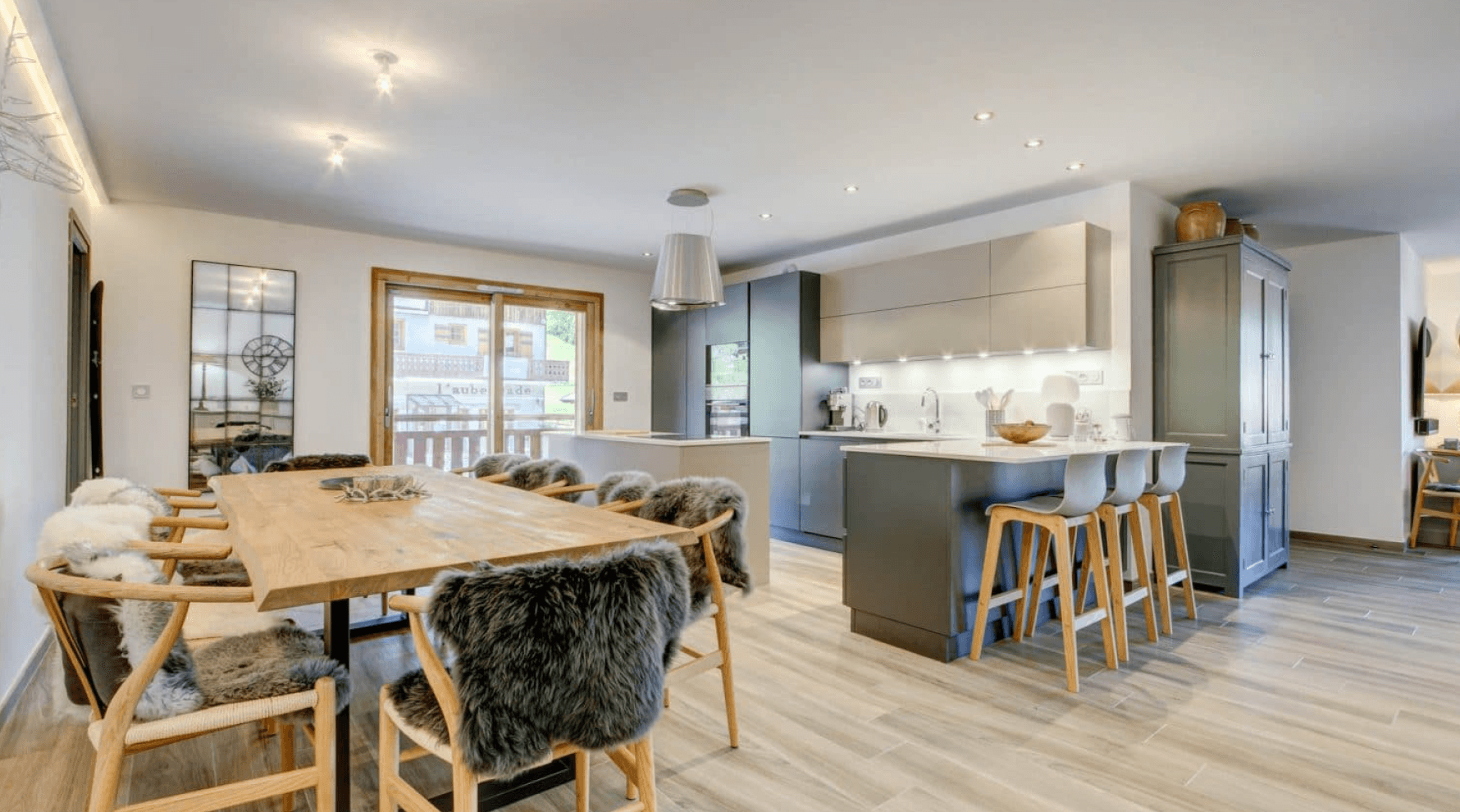 Morzine — Idéalement situé entre le Mont-Blanc et le Lac Léman, Morzine séduit par son ambiance authentique et... — Miniature 5