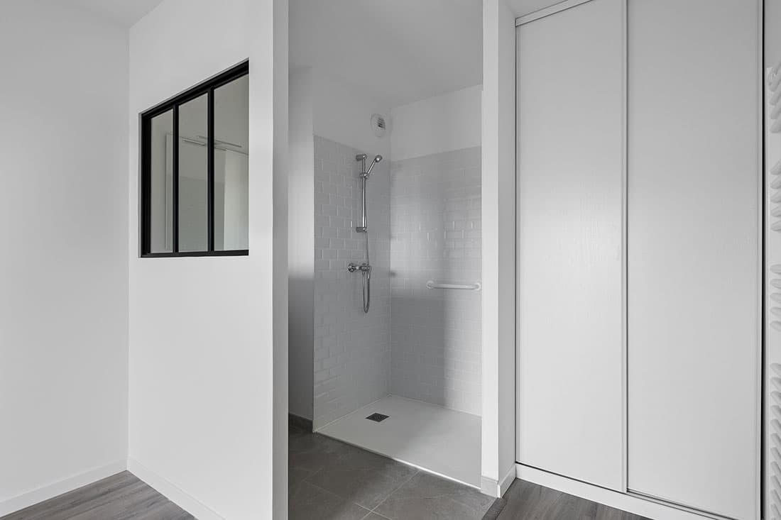 Rouen — Située au cœur de Rouen, cette résidence se distingue par une architecture contemporaine, alliant un... — Miniature 10