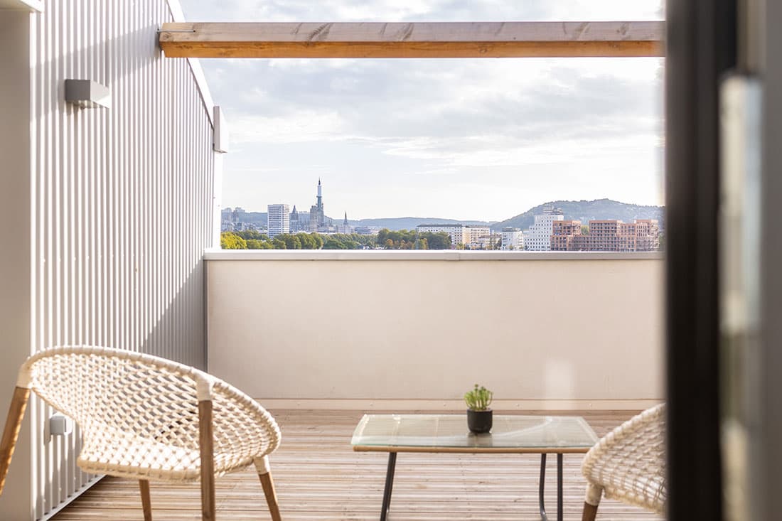 Rouen — Au cœur de la ville, ce spacieux appartement situé au septième et dernier étage d’une résidence de s... — Miniature 13