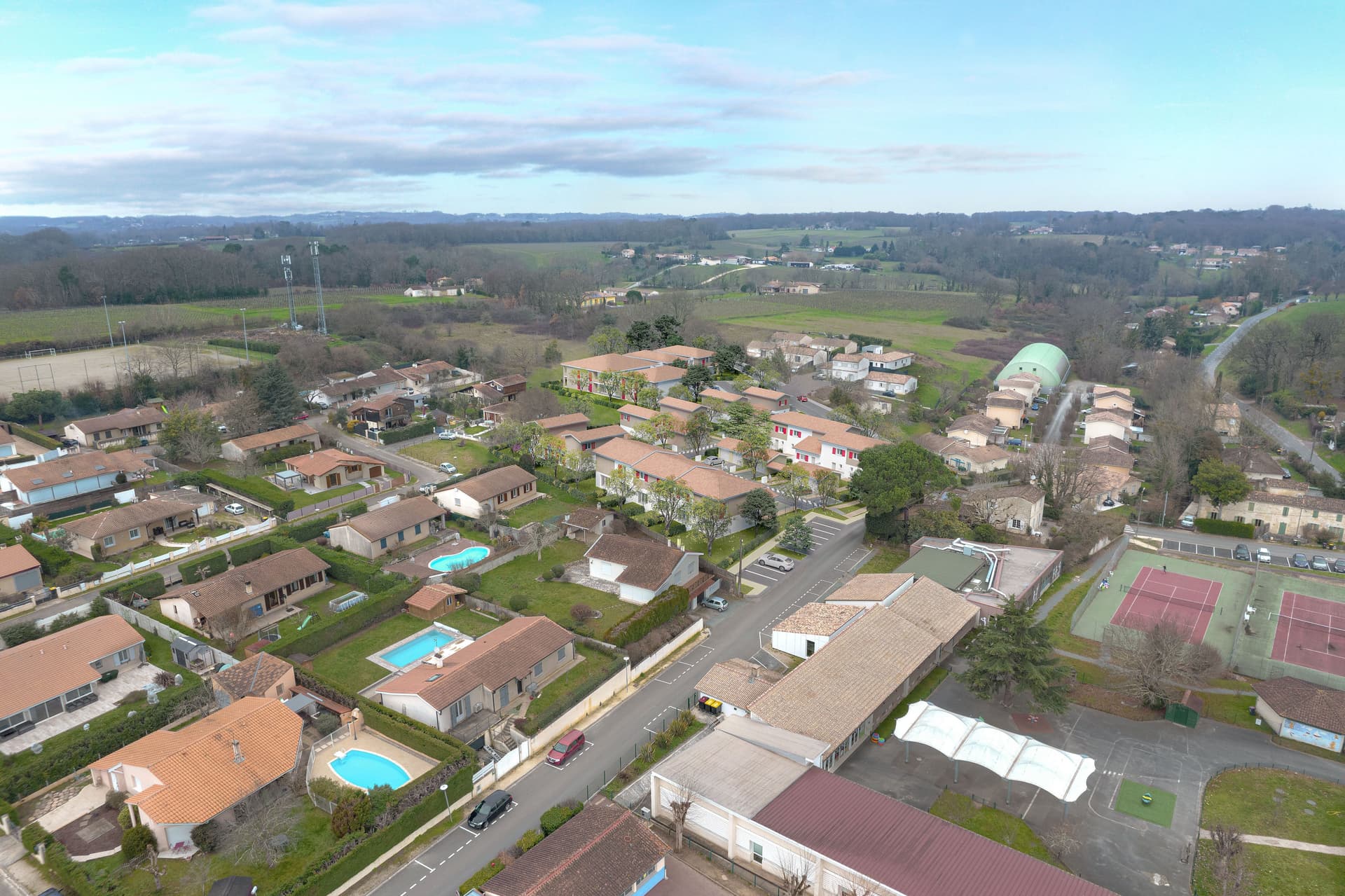 Salleboeuf — Situé dans un environnement paisible et verdoyant, ce programme propose des maisons de type T3 conçu... — Miniature 6