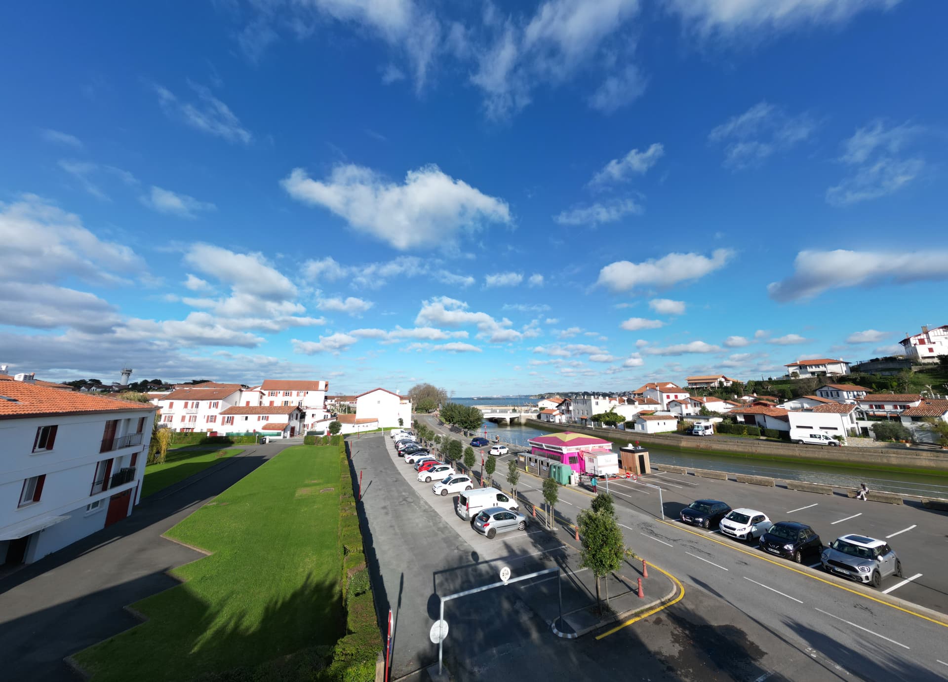 Urrugne — Située au cœur d’un environnement paisible, cette nouvelle résidence propose des appartements conçus... — Miniature 8