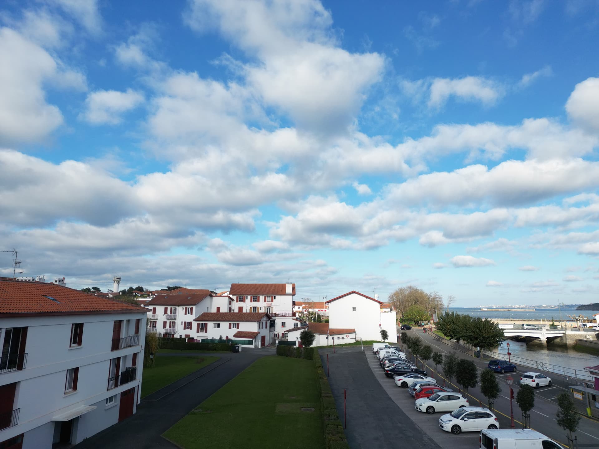 Urrugne — Située au cœur d’un environnement paisible, cette nouvelle résidence propose des appartements conçus... — Miniature 10