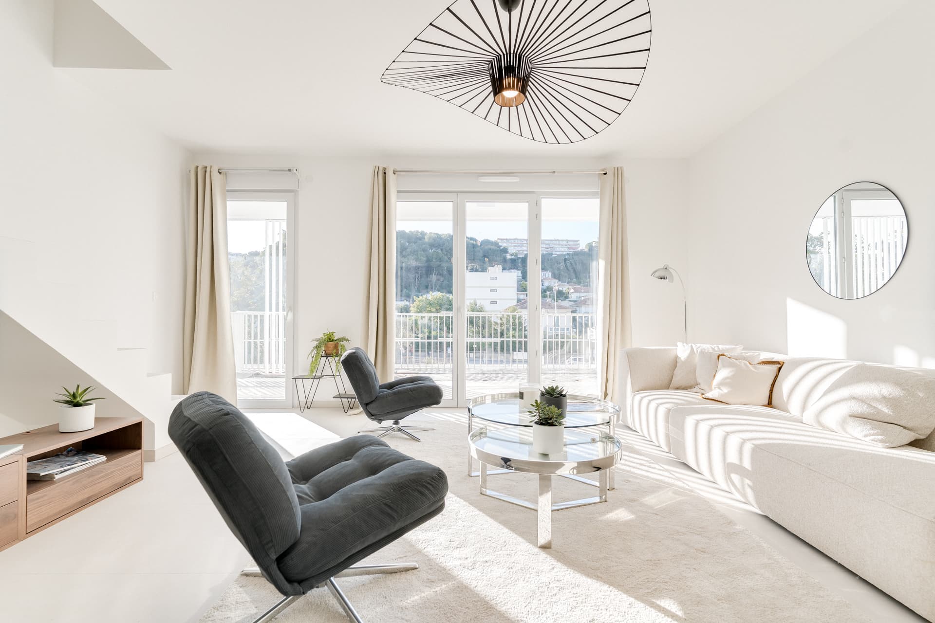 Saint-Laurent-du-Var — Située aux portes de Nice, à égale distance de Cannes et Monaco, la commune de Saint-Laurent-du-Var ... — Miniature 9