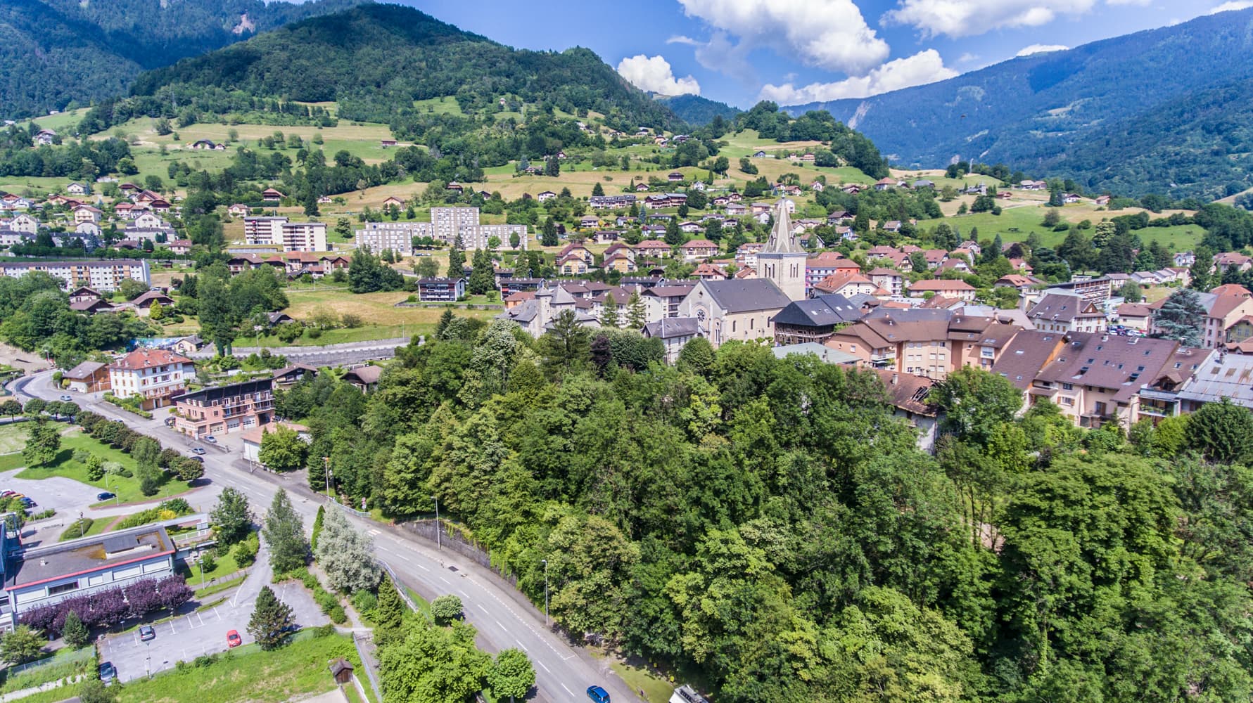 Ugine — Située au cœur de la Savoie, entre paysages montagneux et nature préservée, la commune d’Ugine offre... — Miniature 9