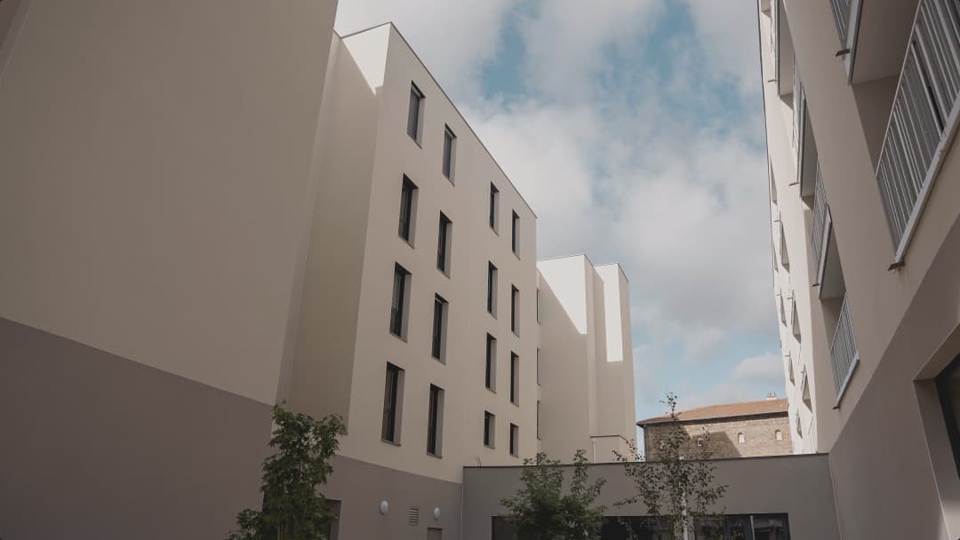 la Talaudiere — Située à proximité immédiate des commerces et des écoles, cette résidence contemporaine récemment li... — Miniature 4