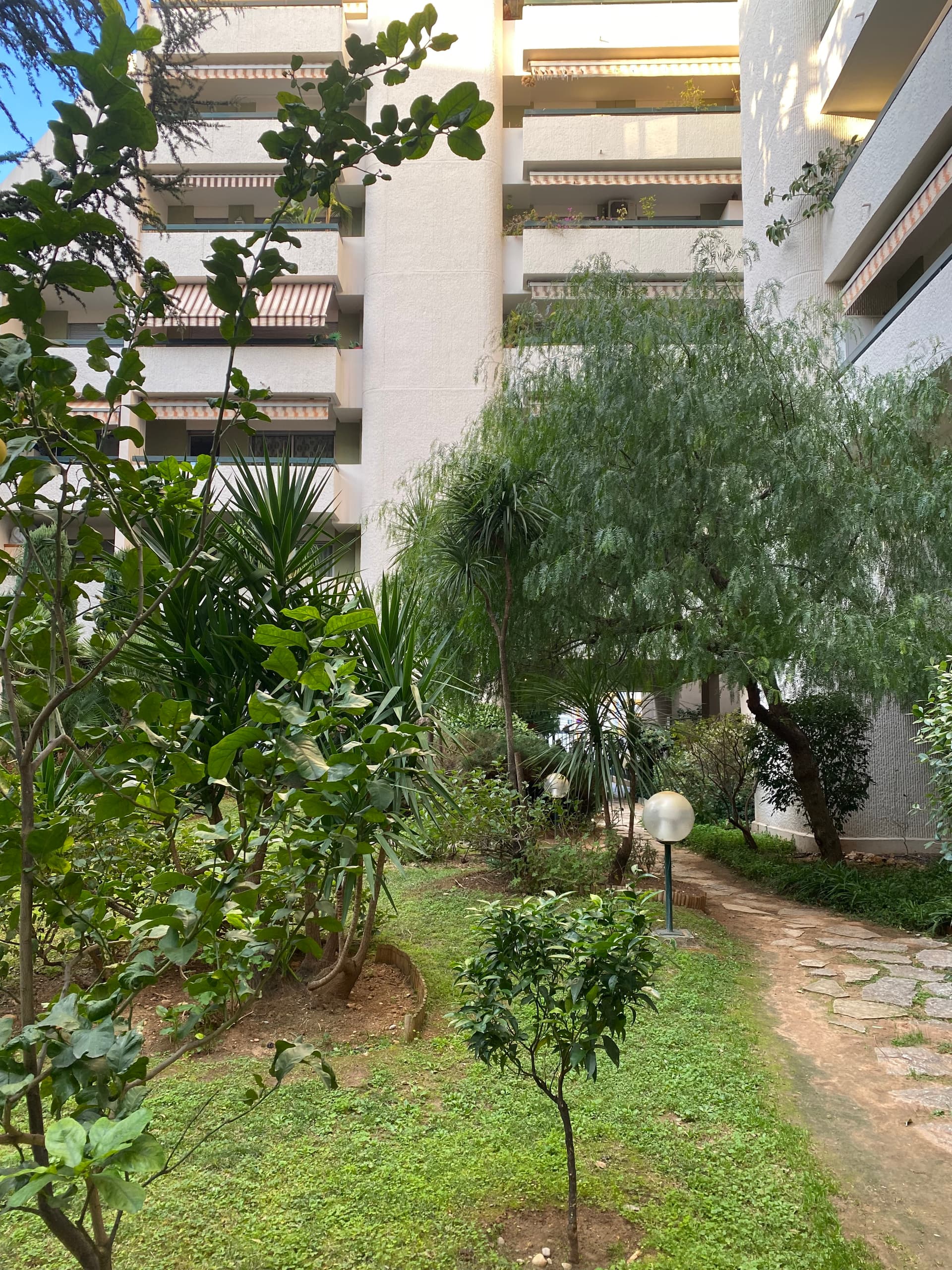 Nice — Situé dans le quartier Vernier, un secteur dynamique à la fois résidentiel et commerçant, cet ensemb... — Miniature 3