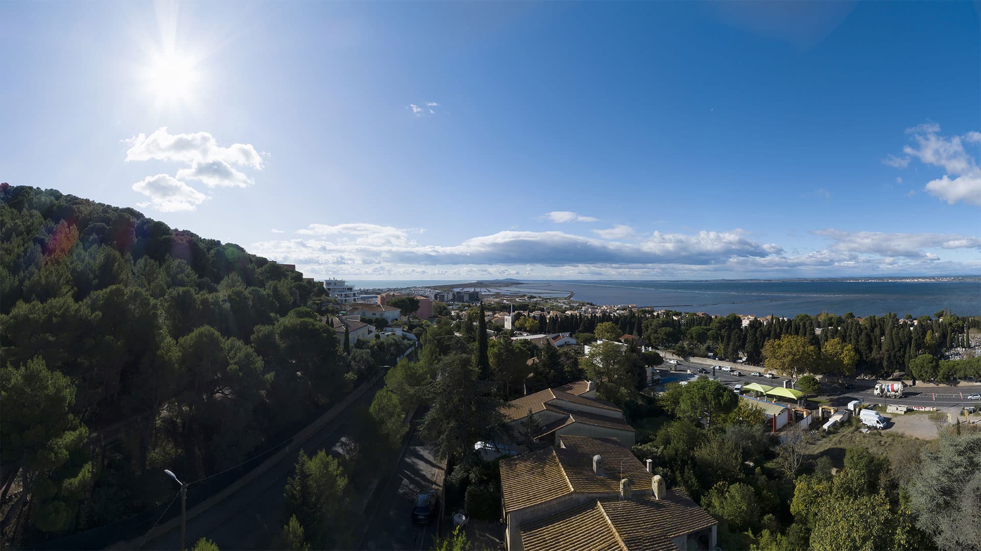 Sete — Située entre la mer Méditerranée et l’étang de Thau, Sète séduit par son ambiance authentique et son... — Miniature 4