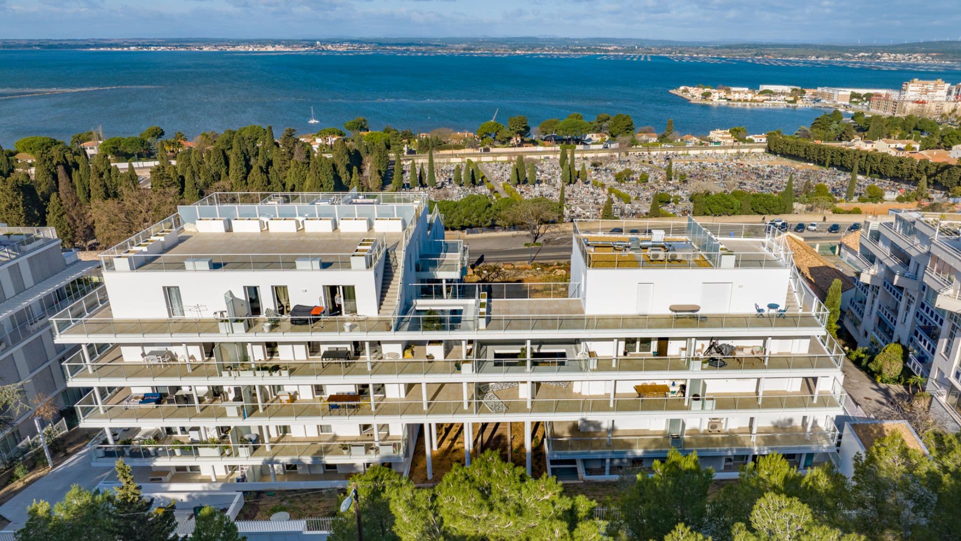 Sete — Située entre la mer Méditerranée et l’étang de Thau, Sète séduit par son ambiance authentique et son... — Miniature 8