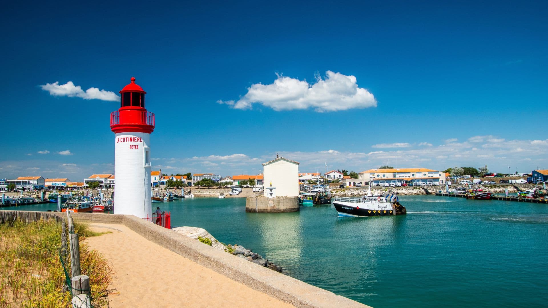 Saint-Georges-D-Oleron — Située sur l’île d’Oléron, cette réalisation bénéficie d’un environnement naturel exceptionnel, entr... — Miniature 7