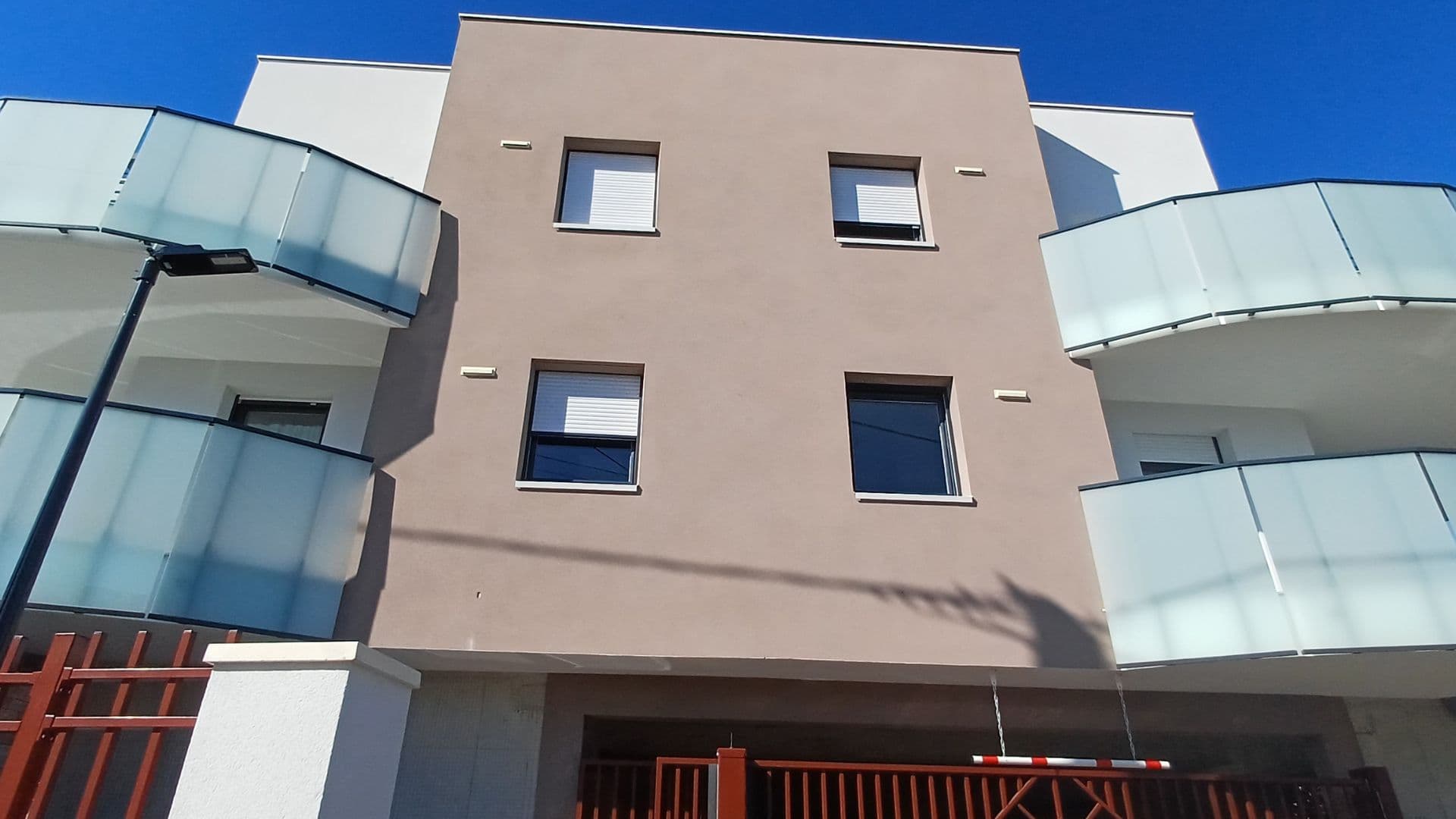 Cavaillon — Située au cœur du Luberon, cette résidence propose des logements disponibles immédiatement à la loca... — Miniature 6