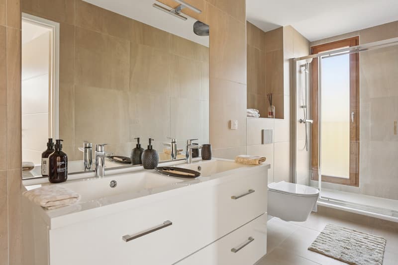 Versailles — Situé à Versailles, à proximité immédiate des jardins du Château, ce nouveau quartier prend place su... — Miniature 2