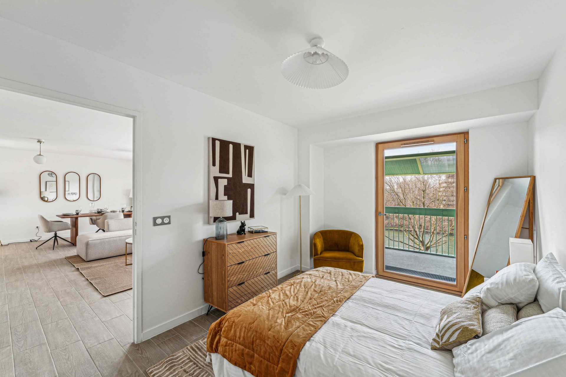 Saint-Ouen — Situé entre les quais de Seine et le centre-ville de Saint-Ouen, ce nouveau quartier emblématique se... — Miniature 2