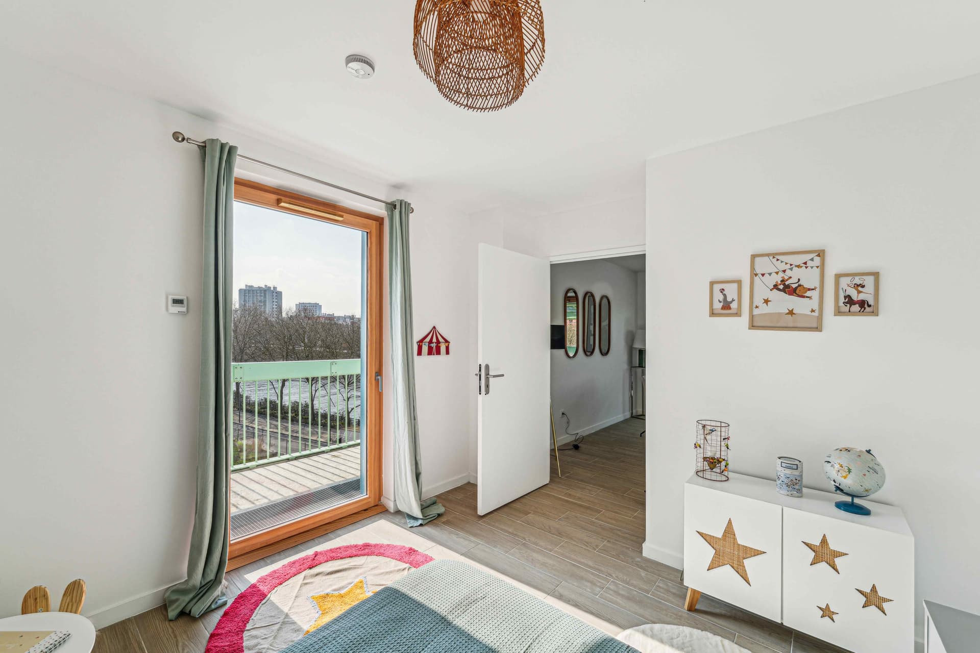 Saint-Ouen — Situé entre les quais de Seine et le centre-ville de Saint-Ouen, ce nouveau quartier emblématique se... — Miniature 4