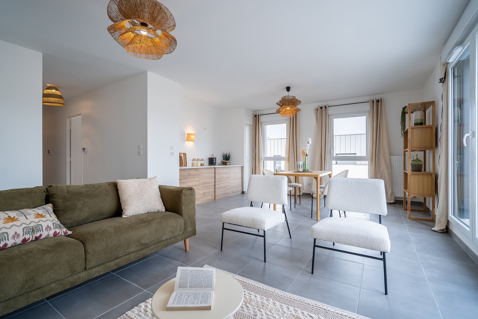 Thonon-les-Bains — Située aux abords du quartier de Concise à Thonon-les-Bains, cette résidence contemporaine bénéficie... — Miniature 13