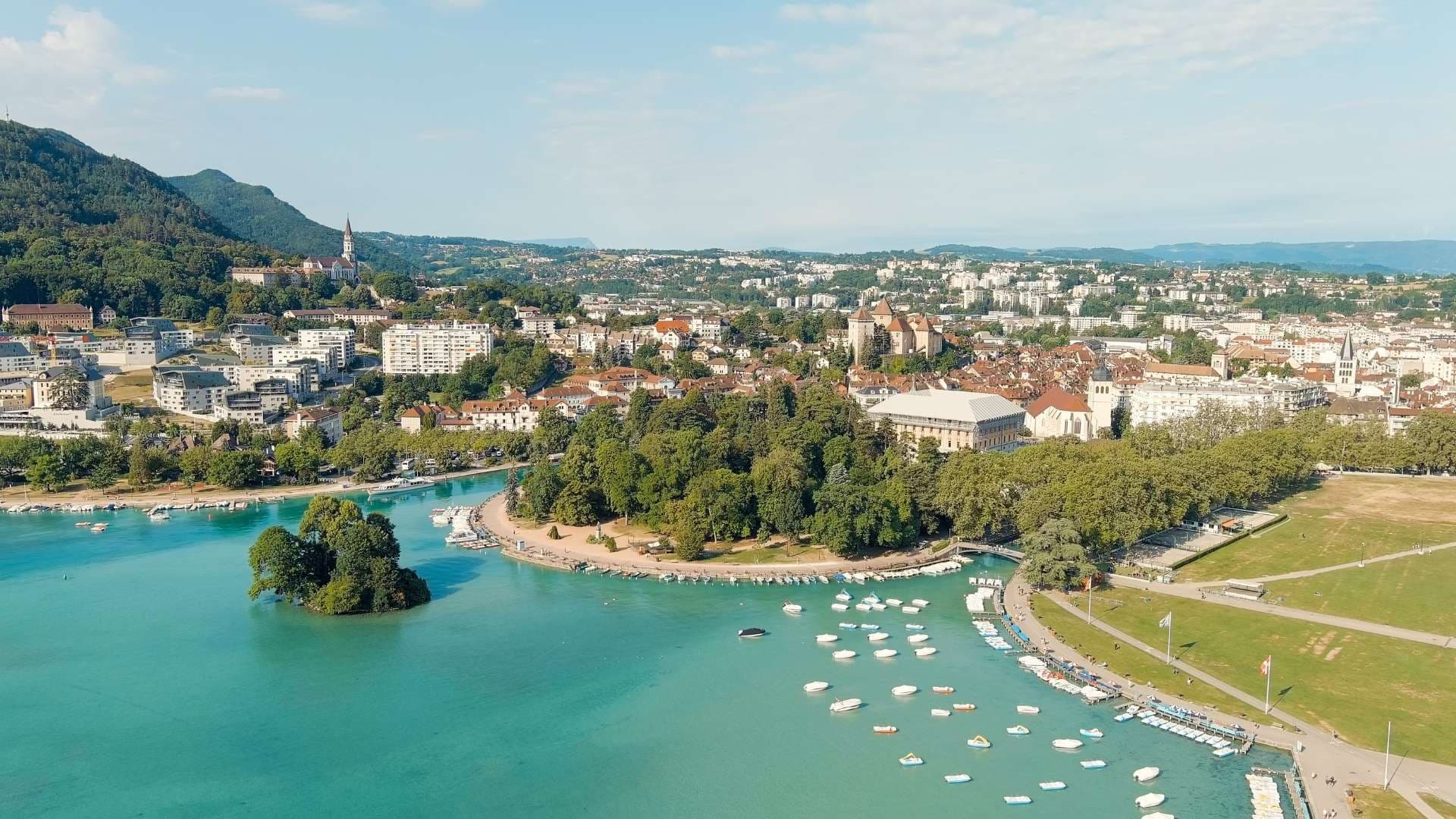 Seynod — Située au cœur d’Annecy, cette résidence propose un emplacement privilégié, à proximité immédiate de... — Miniature 2