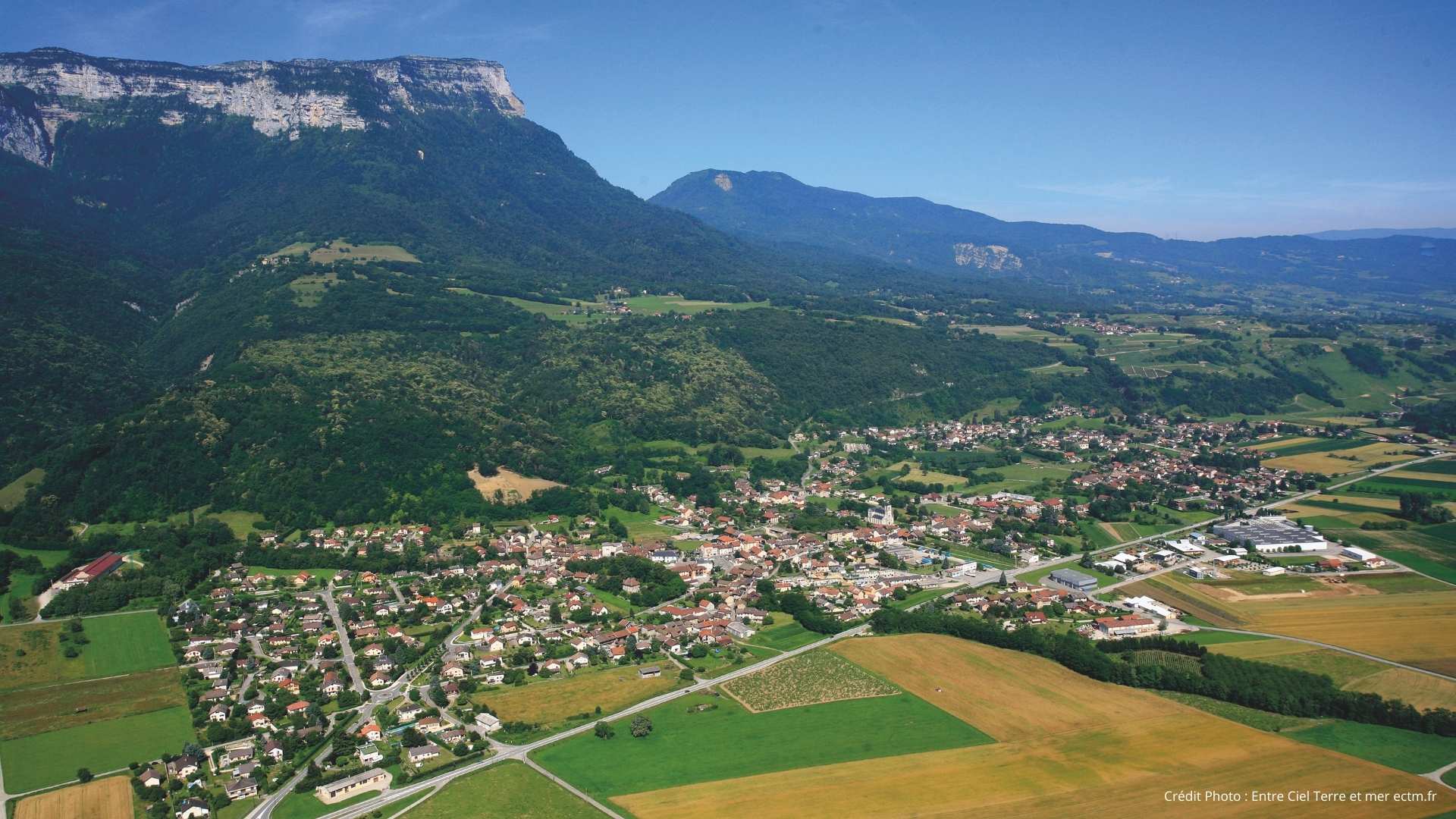 Chapareillan — Située à seulement 15 minutes de Chambéry, une ville reconnue pour son dynamisme et sa croissance dé... — Miniature 8