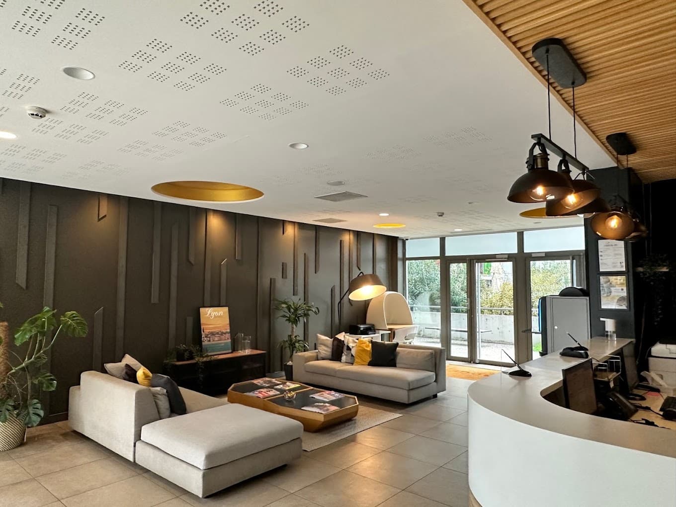 Lyon — Au cœur du 7e arrondissement de Lyon, cette résidence propose un ensemble de chambres modernes, conç... — Miniature 4