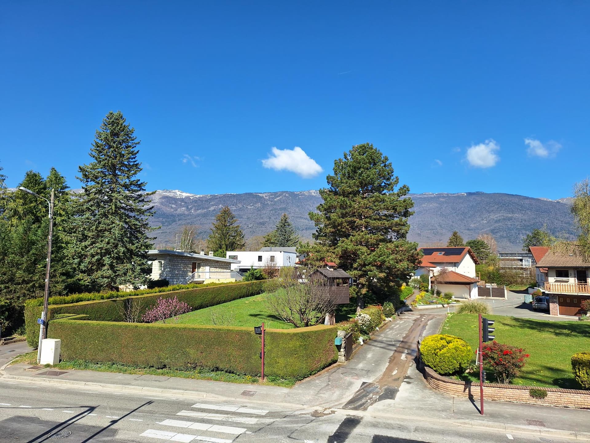 Saint-Genis-Pouilly — Située dans un environnement privilégié, cette résidence à taille humaine se compose de 19 apparteme... — Miniature 7