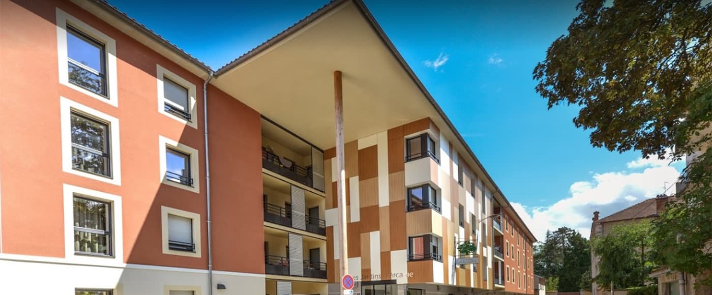 Bourg-en-Bresse — Située au cœur d’un quartier historique de Bourg-en-Bresse, cette résidence bénéficie d’un environne...