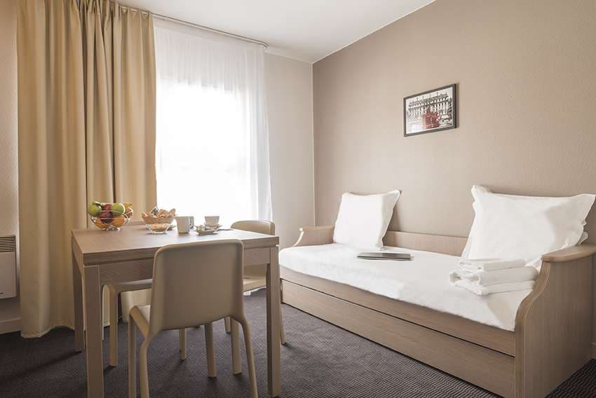 Lyon — Implantée au cœur du 3ᵉ arrondissement de Lyon, cette résidence se distingue par sa situation privil... — Miniature 2