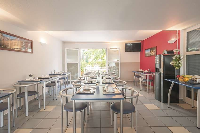 Lyon — Implantée au cœur du 3ᵉ arrondissement de Lyon, cette résidence se distingue par sa situation privil... — Miniature 3