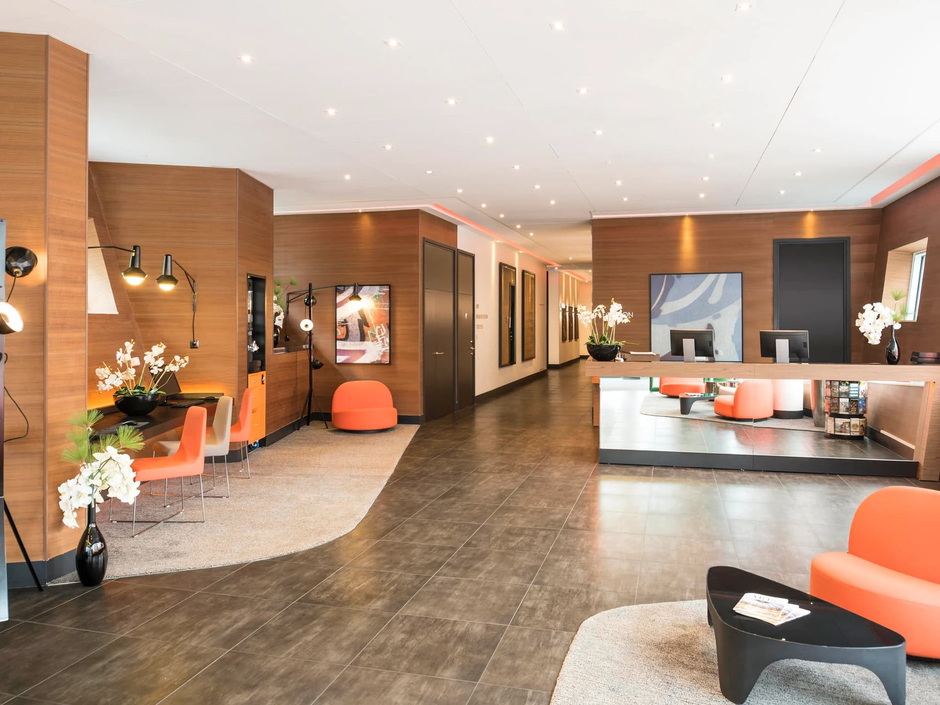 Paris — Implantée dans le 19ᵉ arrondissement de Paris, à deux pas du parc de la Villette, cette résidence pr... — Photo 1