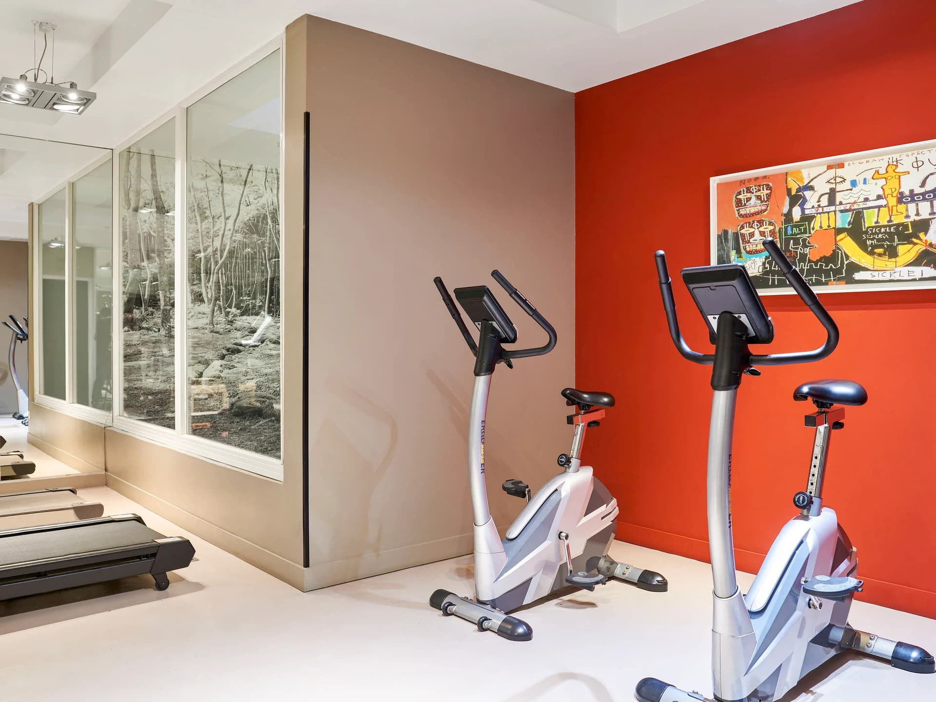 Paris — Implantée dans le 19ᵉ arrondissement de Paris, à deux pas du parc de la Villette, cette résidence pr... — Miniature 2