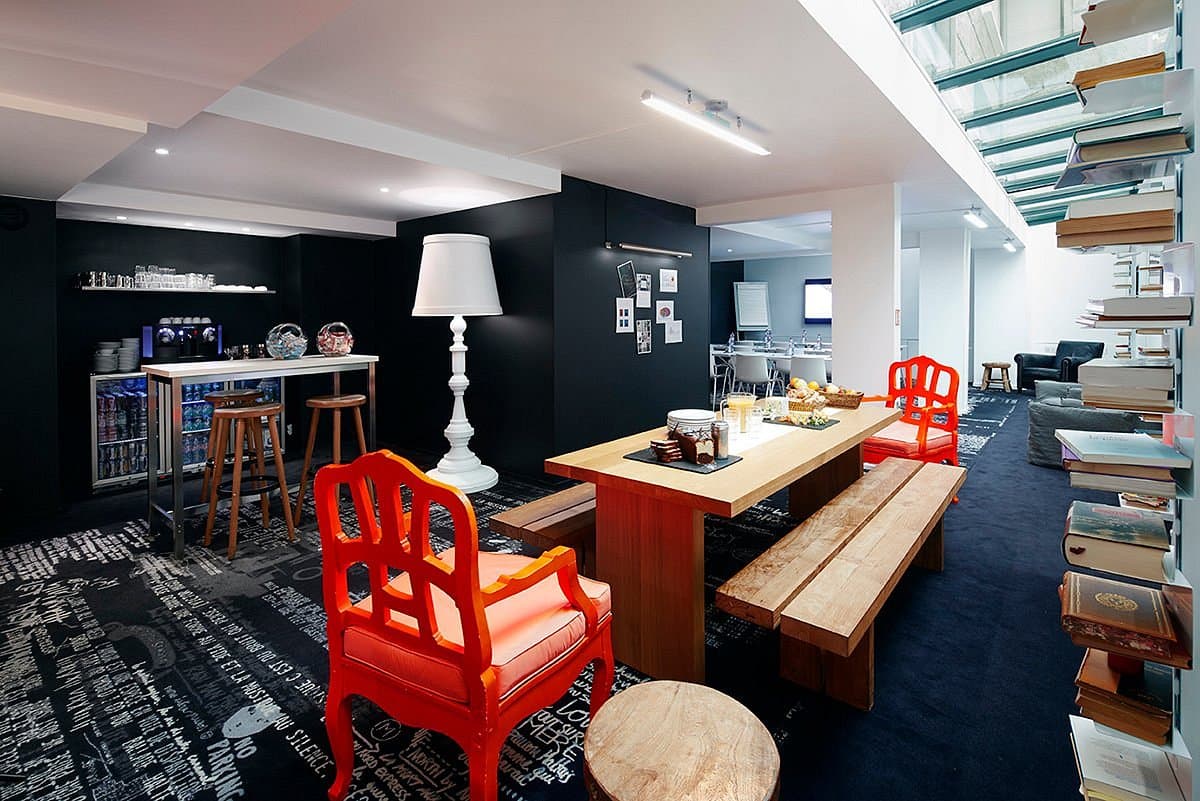 Paris — Située au cœur du 20e arrondissement de Paris, cette résidence propose des appartements rénovés, con...