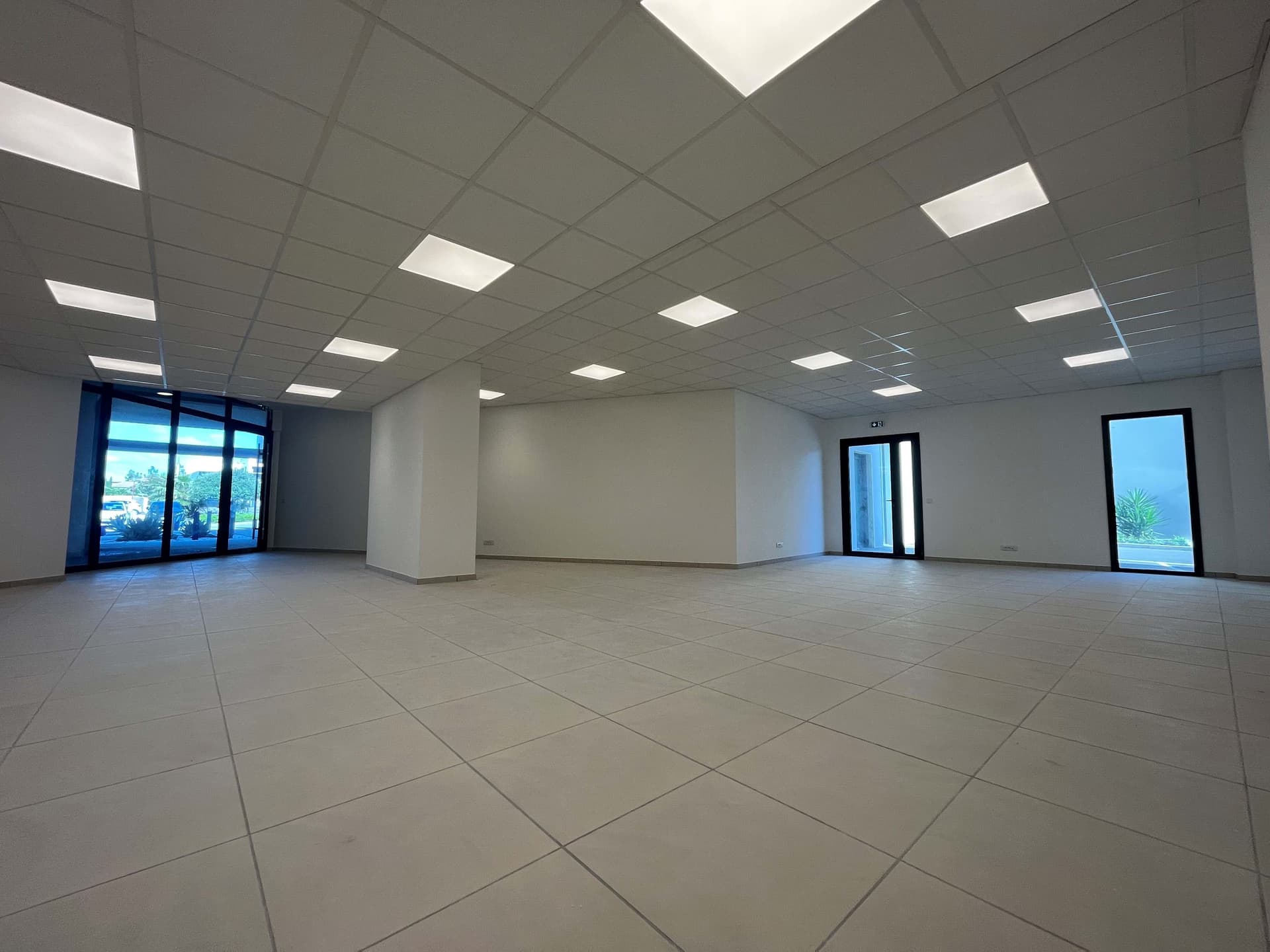 Perpignan — Ce programme immobilier neuf propose des locaux commerciaux spacieux, idéalement situés en rez-de-ch... — Miniature 3