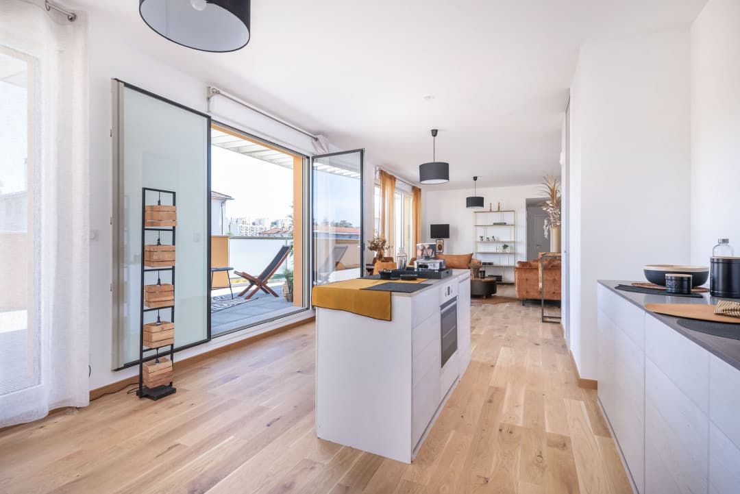 Tassin la Demi Lune — Située dans un environnement paisible, cette réalisation contemporaine propose des appartements neuf... — Miniature 3