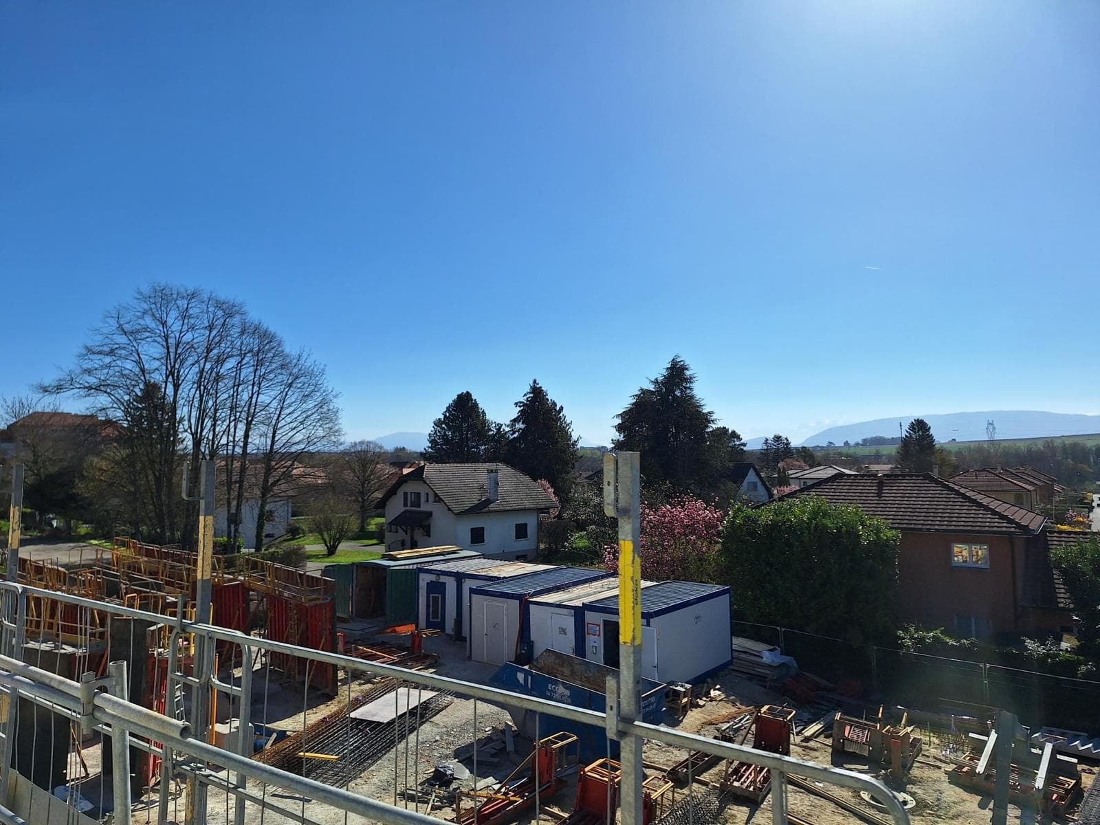 Saint-Genis-Pouilly — Au cœur d’un environnement préservé, cette résidence à l’architecture contemporaine s’intègre harmon... — Miniature 11