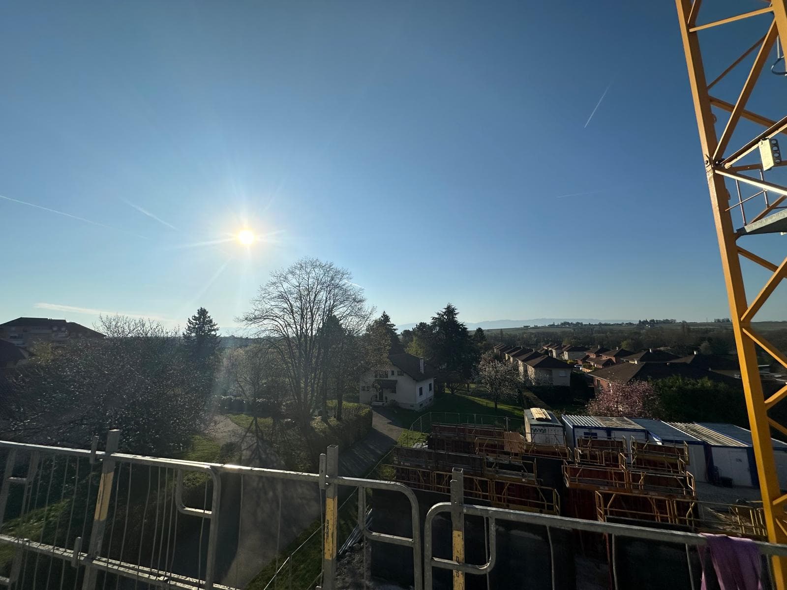 Saint-Genis-Pouilly — Au cœur d’un environnement préservé, cette résidence à l’architecture contemporaine s’intègre harmon... — Miniature 12