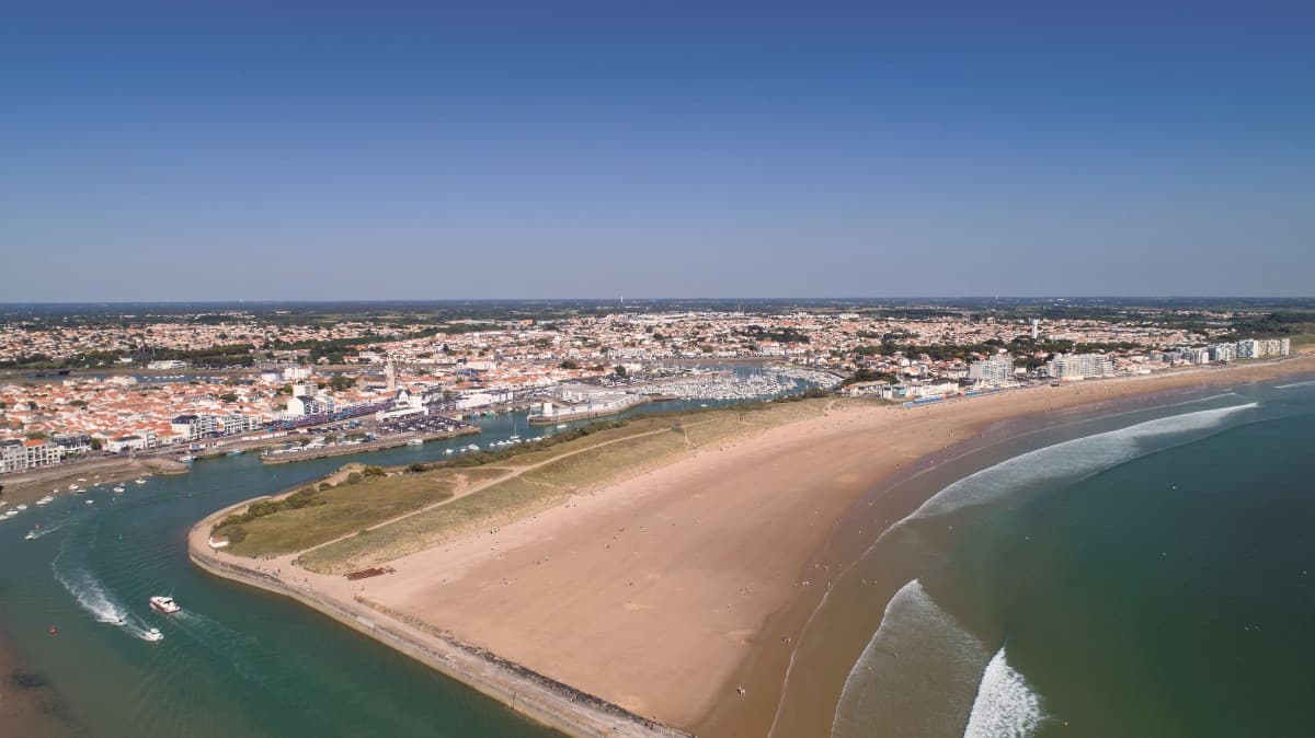 Saint-Hilaire-de-Riez — Situé au cœur d’un quartier résidentiel paisible à Saint-Hilaire-de-Riez, cet ensemble propose une s... — Miniature 11