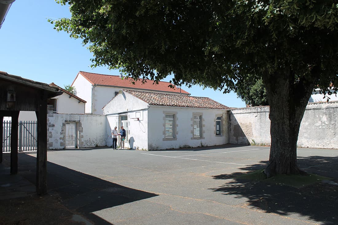 Bourgneuf — Au cœur du village de Bourgneuf, plusieurs maisons à rénover sont proposées dans un environnement pa... — Photo 1