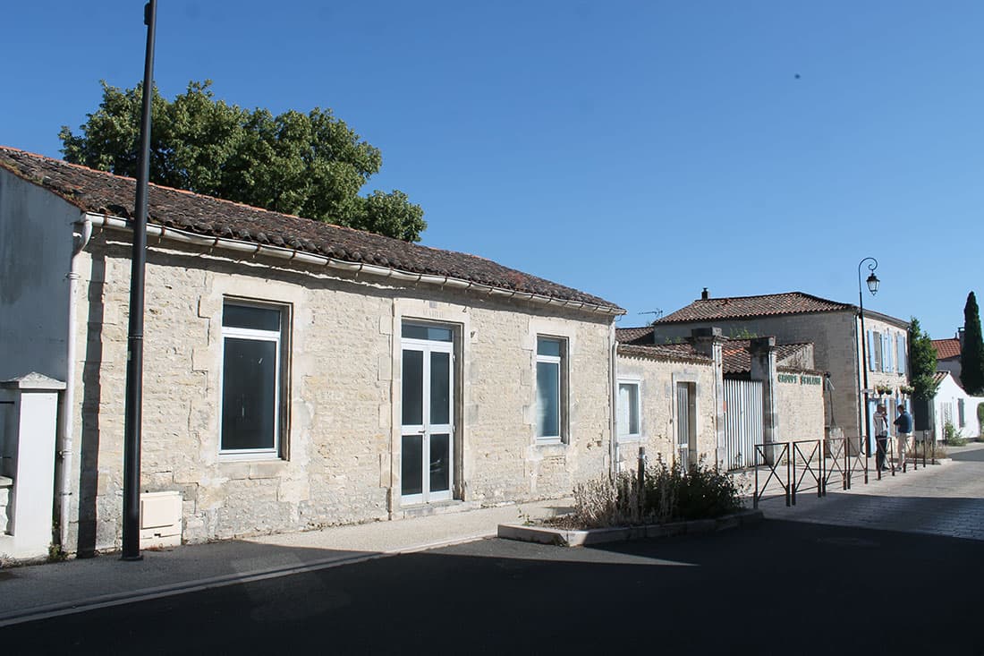 Bourgneuf — Au cœur du village de Bourgneuf, plusieurs maisons à rénover sont proposées dans un environnement pa... — Miniature 5