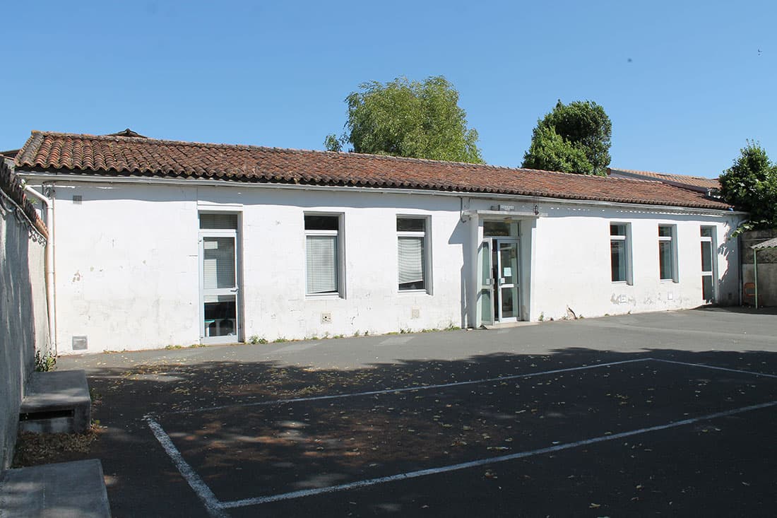 Bourgneuf — Au cœur du village de Bourgneuf, plusieurs maisons à rénover sont proposées dans un environnement pa... — Miniature 7