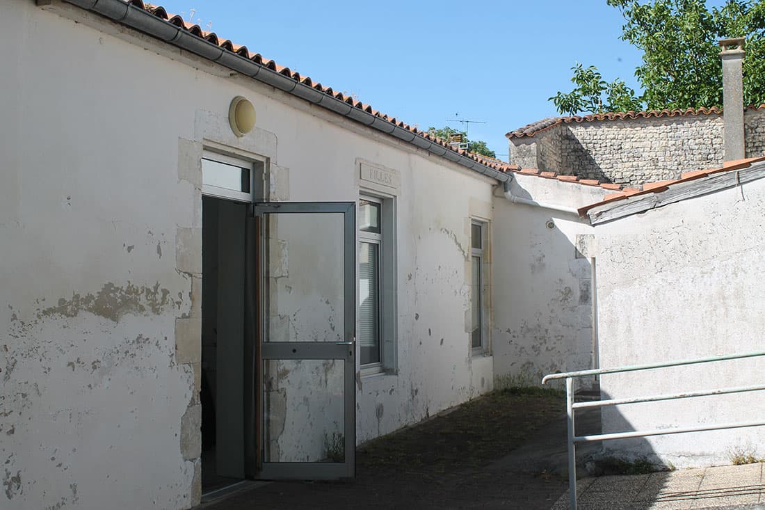 Bourgneuf — Au cœur du village de Bourgneuf, plusieurs maisons à rénover sont proposées dans un environnement pa... — Miniature 8